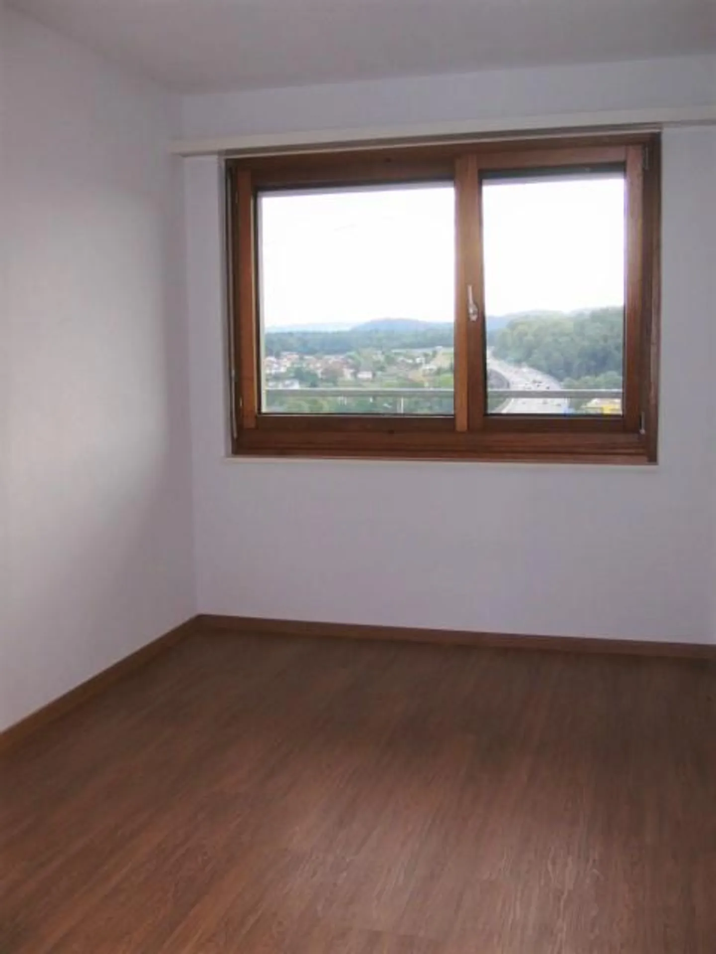 Appartement lumineux de 4 pièces au 11ème étage avec vue imprenable - Photo 4 sur 5