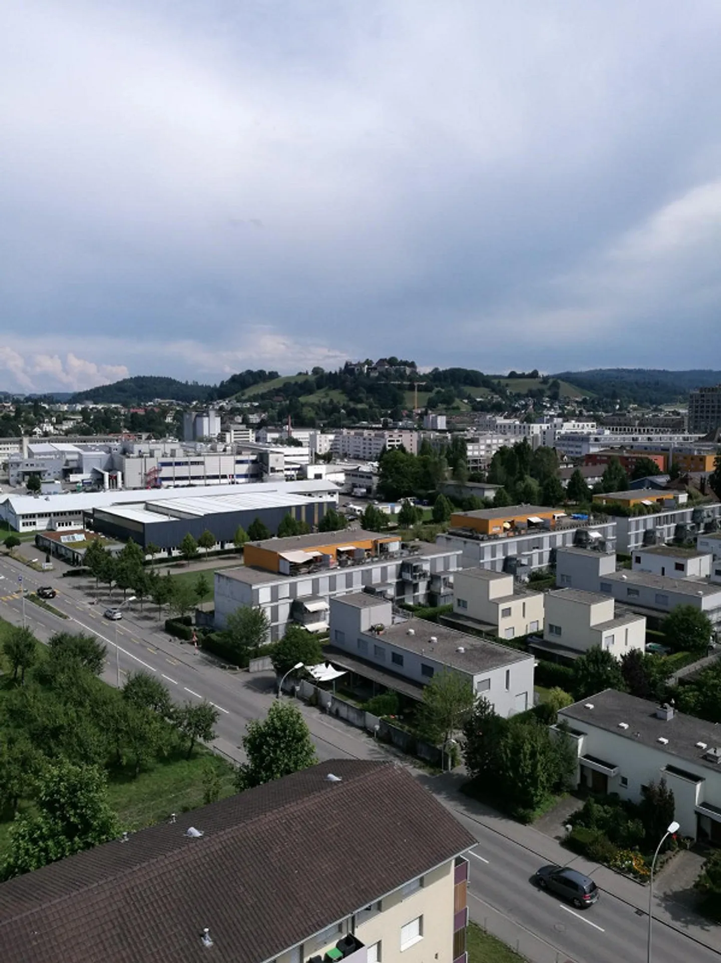 Appartement lumineux de 4 pièces au 11ème étage avec vue imprenable - Photo 5 sur 5