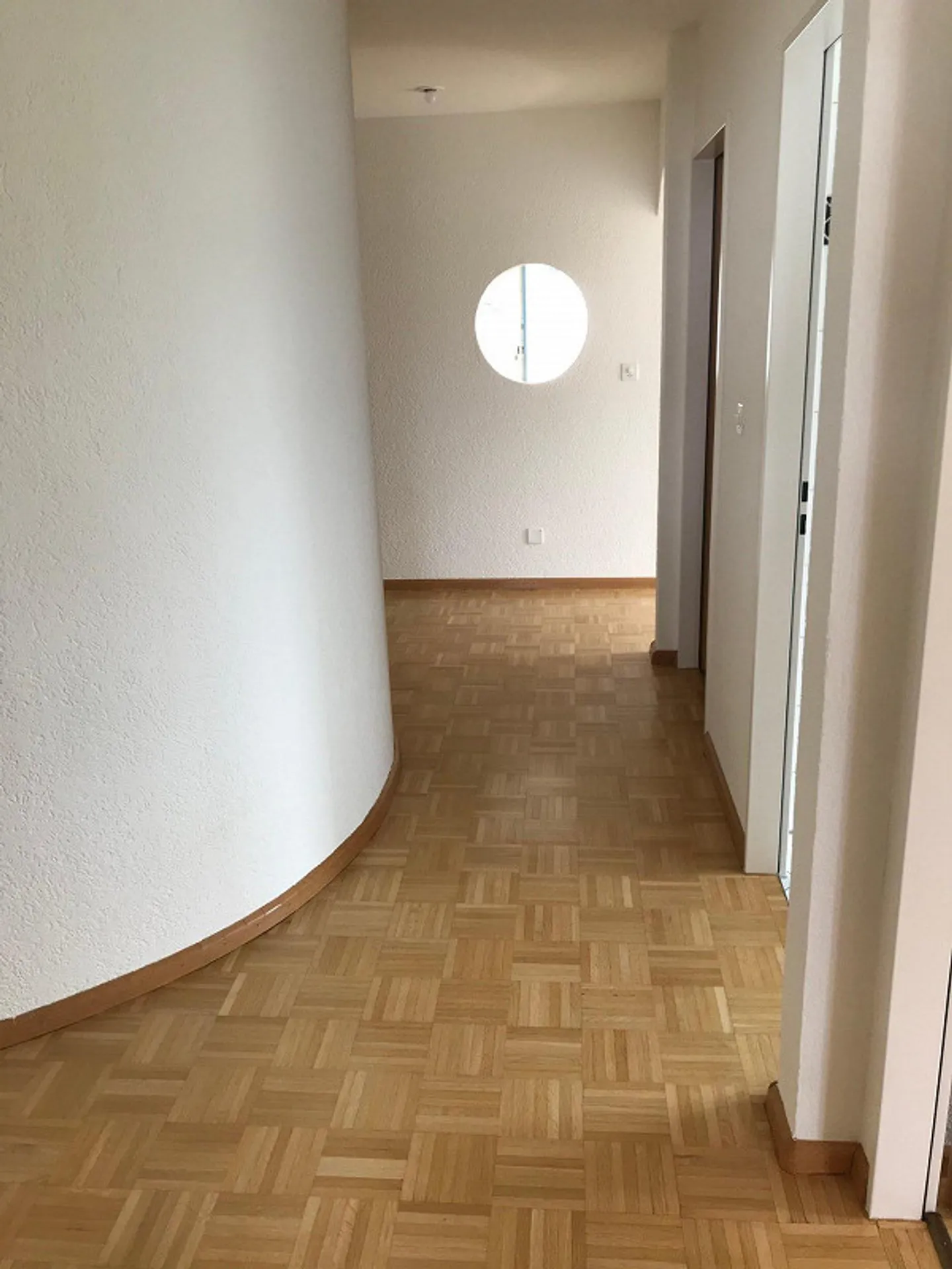 Appartement 4.5 pièces avec balcon, vue, 2 salles de bains - Photo 9 sur 11