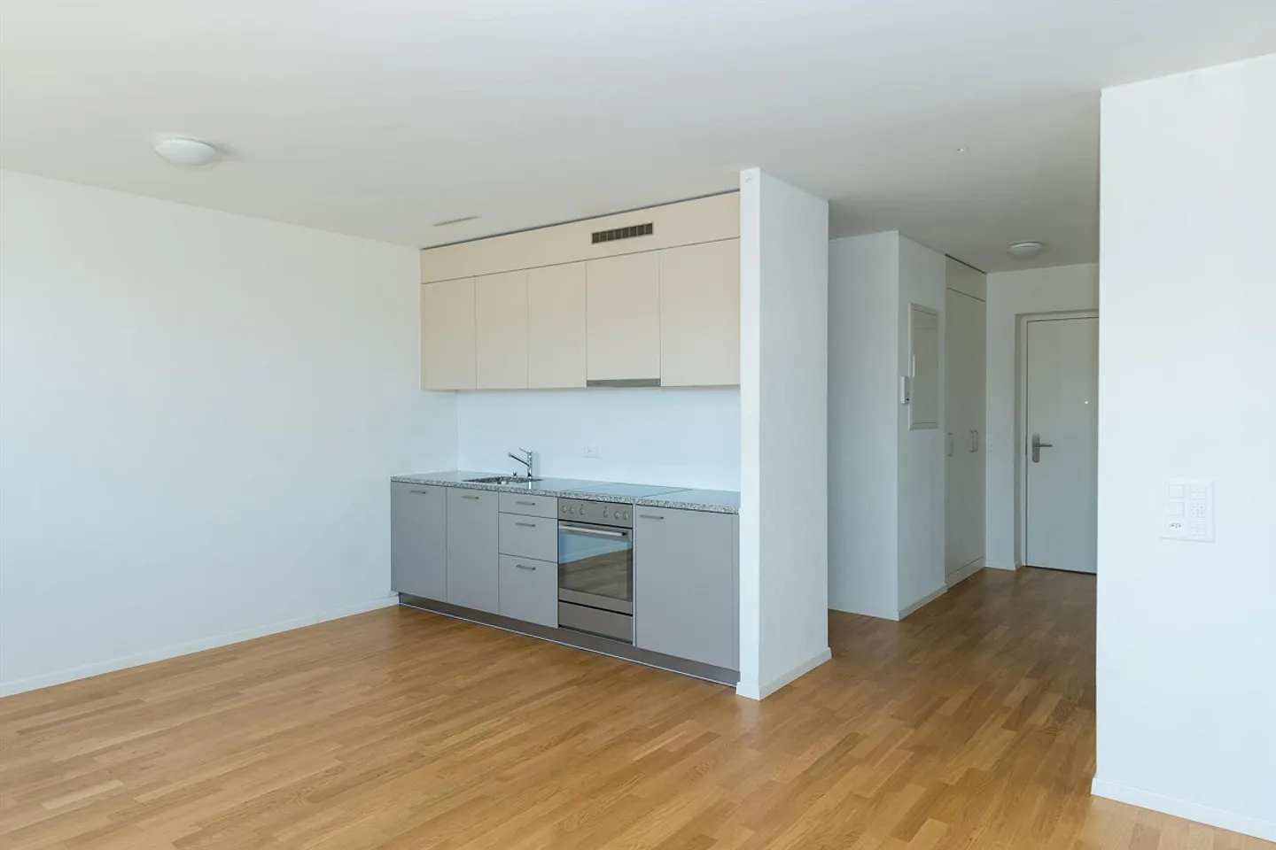 Mitten im Leben: 2.5 Zimmerwohnung mit Loggia - Photo 2 sur 8