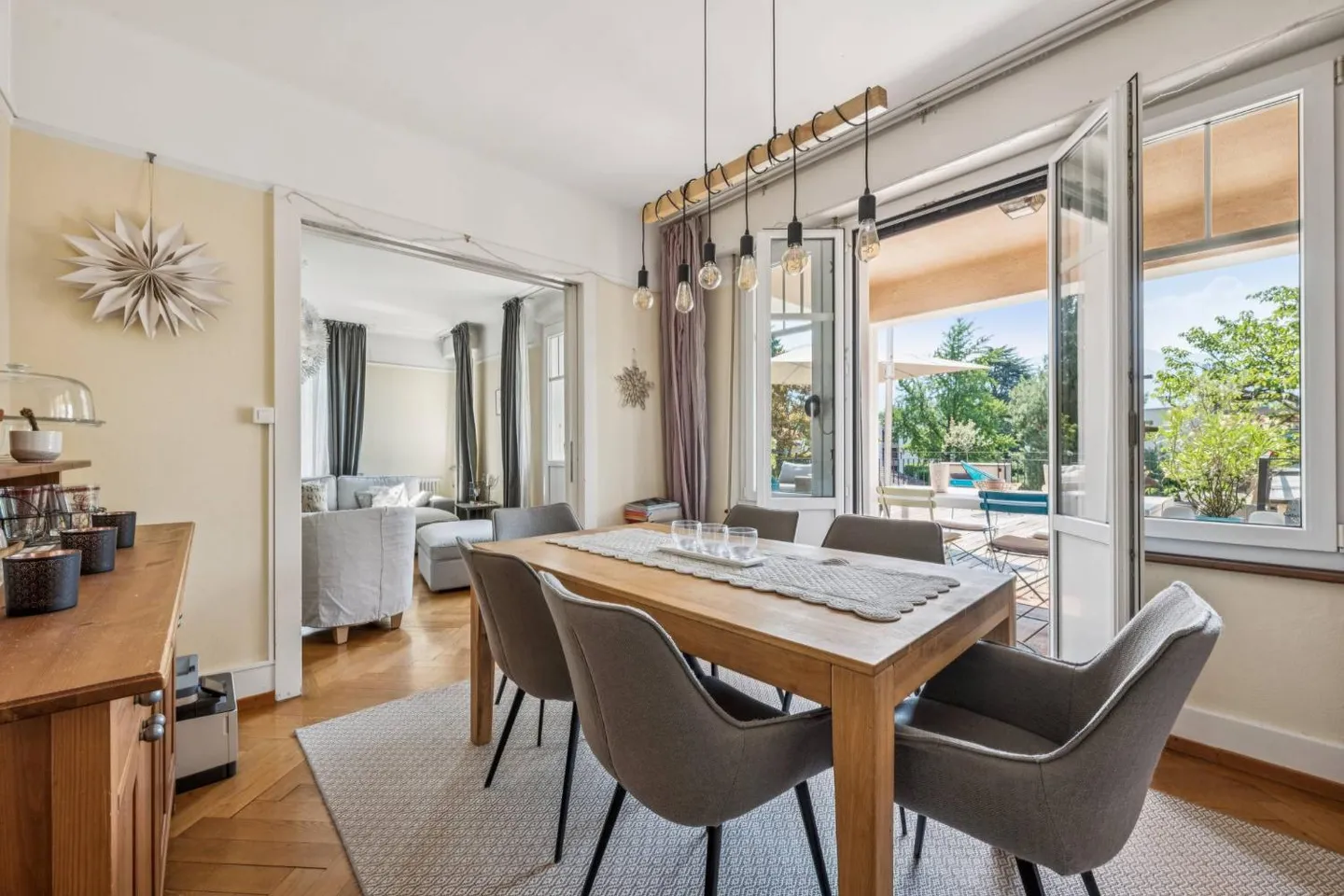 Villa de luxe avec 13 chambres et appartement séparé, vue sur le lac et vue sur la montagne - Photo 1 sur 12