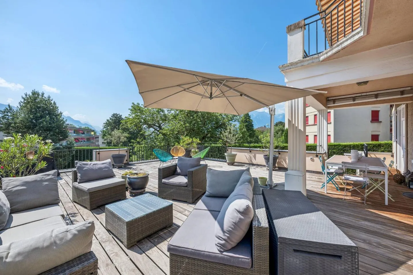 Villa de luxe avec 13 chambres et appartement séparé, vue sur le lac et vue sur la montagne - Photo 2 sur 12