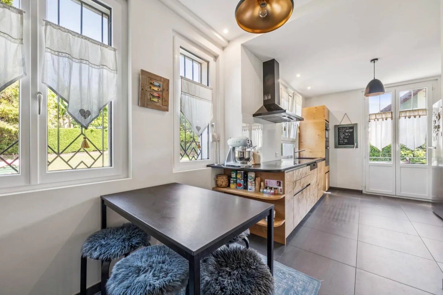 Villa de luxe avec 13 chambres et appartement séparé, vue sur le lac et vue sur la montagne - Photo 4 sur 12