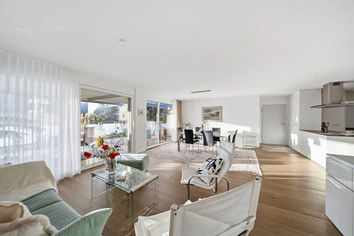 APPARTAMENTO DI PROPRIETÀ QUASI NUOVO DI 4,5 STANZE CON GIARDINO D'INVERNO - Foto 2 di 5