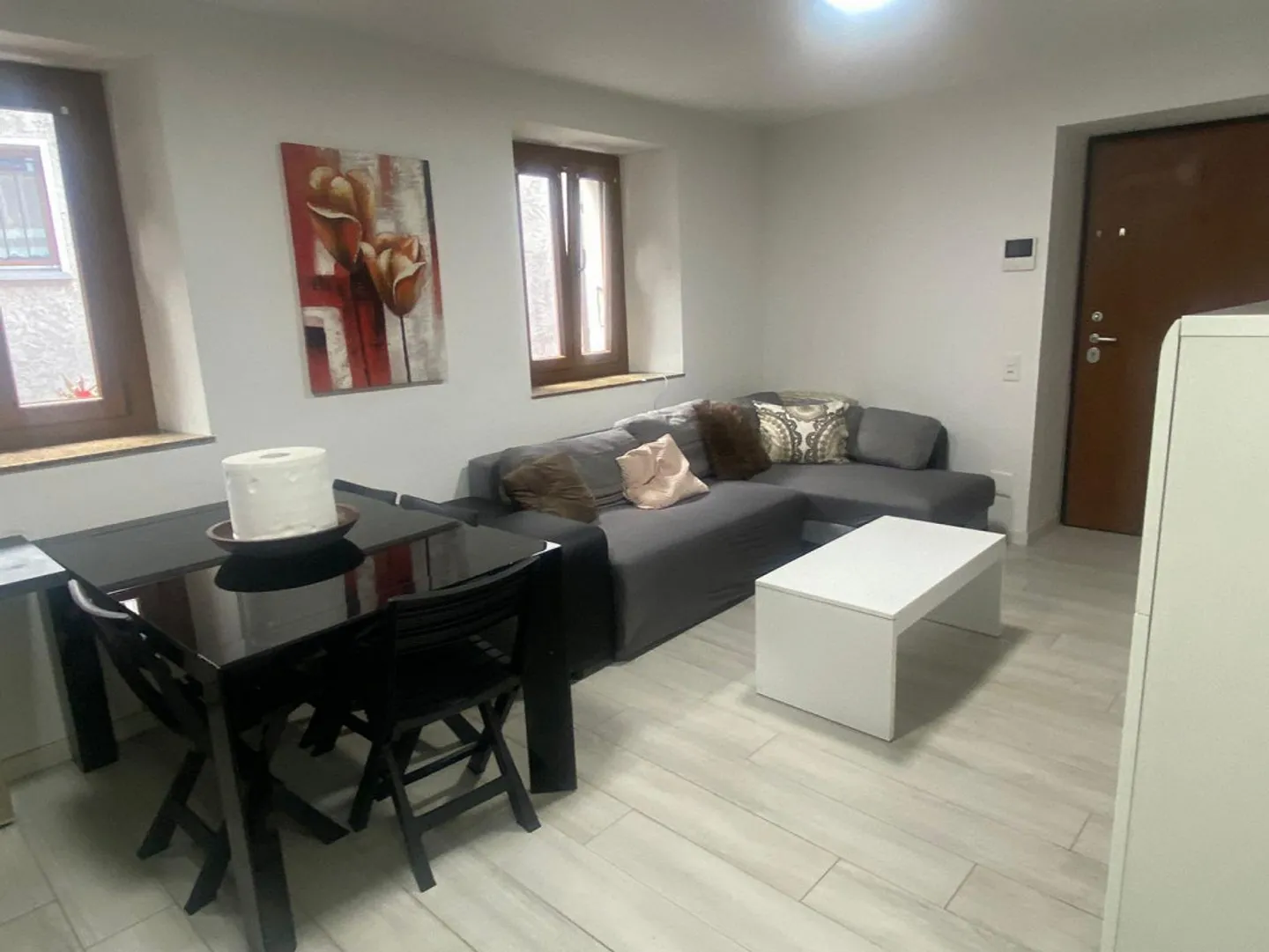 Casa plurifamiliare con 5 appartamenti 2x2 e 3x3 stanze - Foto 3 di 17