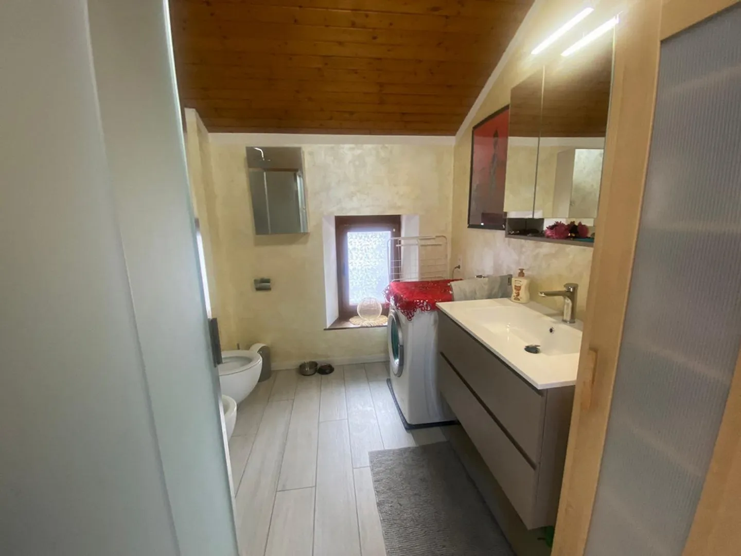 Casa plurifamiliare con 5 appartamenti 2x2 e 3x3 stanze - Foto 8 di 17