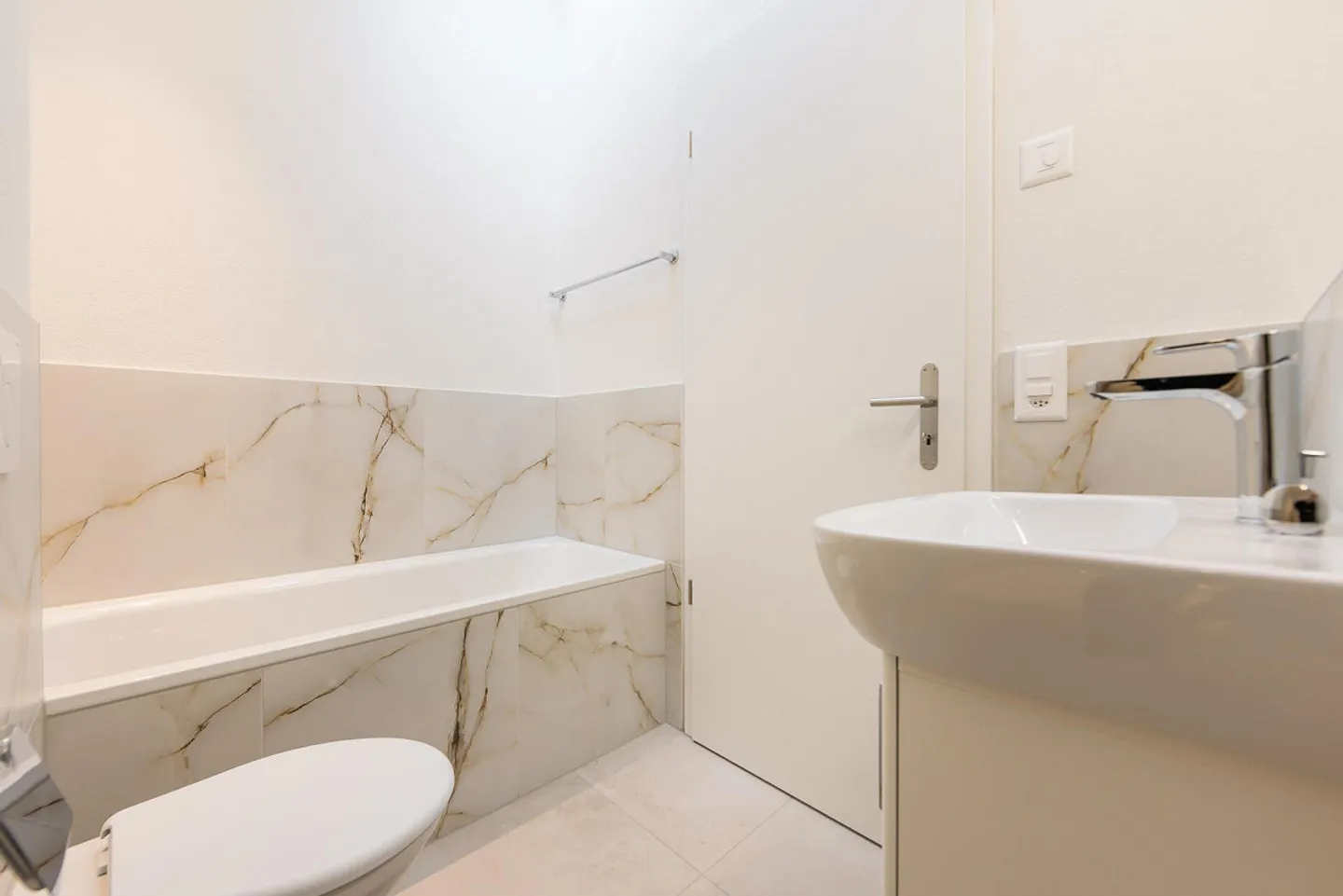 Attico unico di 4,5 locali in prima locazione - Foto 10 di 17