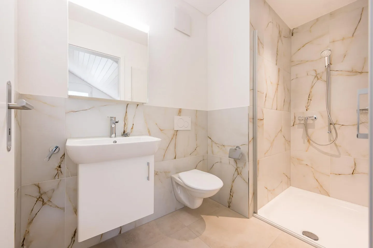 Attico unico di 4,5 locali in prima locazione - Foto 11 di 17