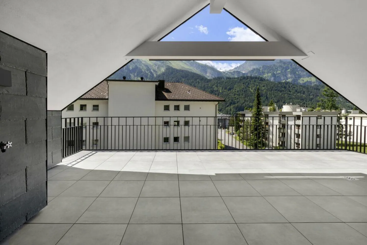 Appartement en attique avec le meilleur confort de vie - Photo 2 sur 13