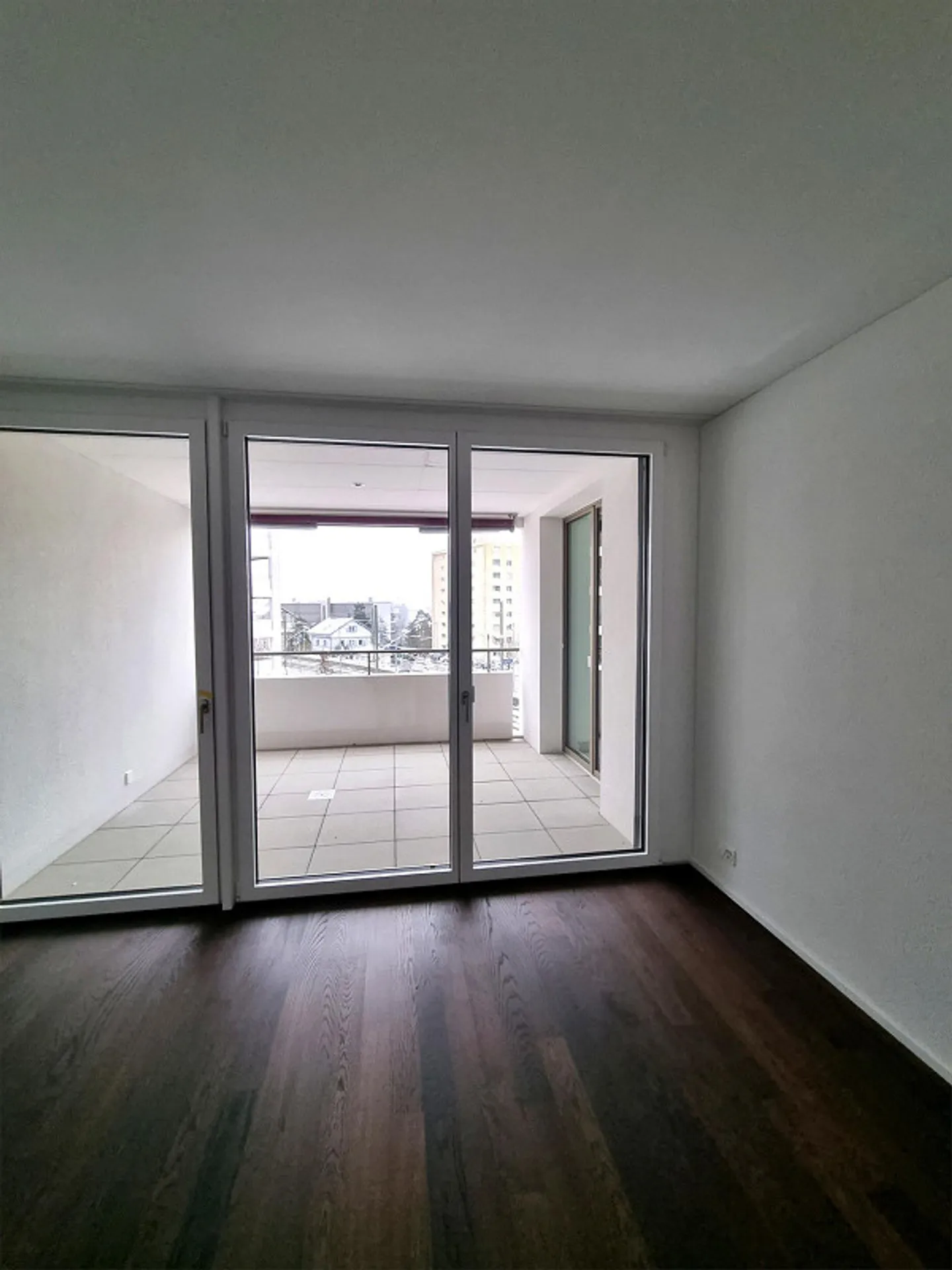 Modernes Apartment mit grosszügiger Loggia - Foto 4 von 10