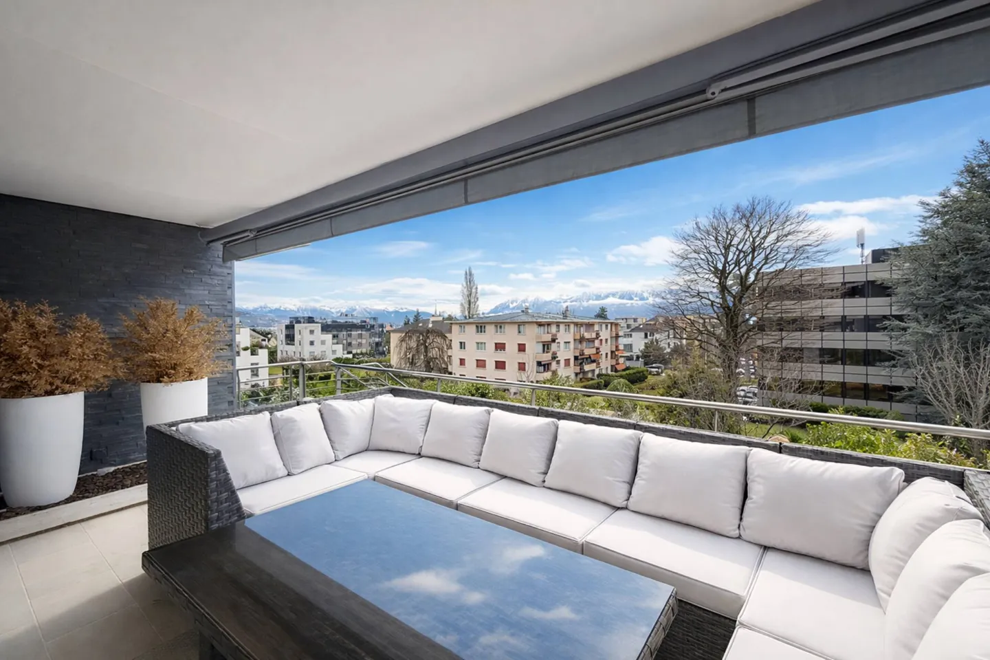 Duplex avec architecture contemporaine et jardin privé avec vue sur les Alpes à Pully Sud - Photo 1 sur 9