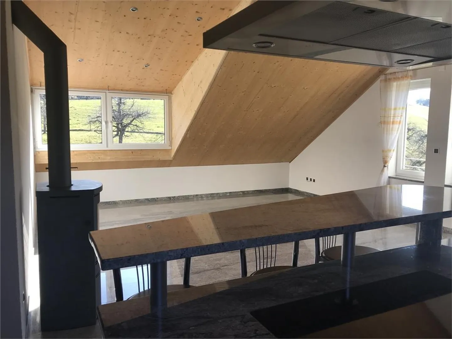 Appartement sous les combles de 3,5 pièces - Photo 3 sur 14