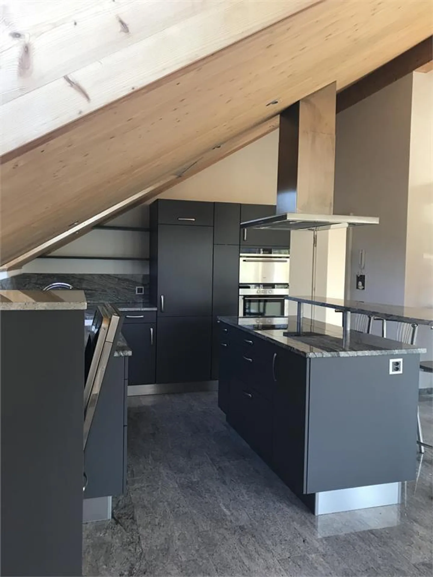 Appartement sous les combles de 3,5 pièces - Photo 4 sur 14