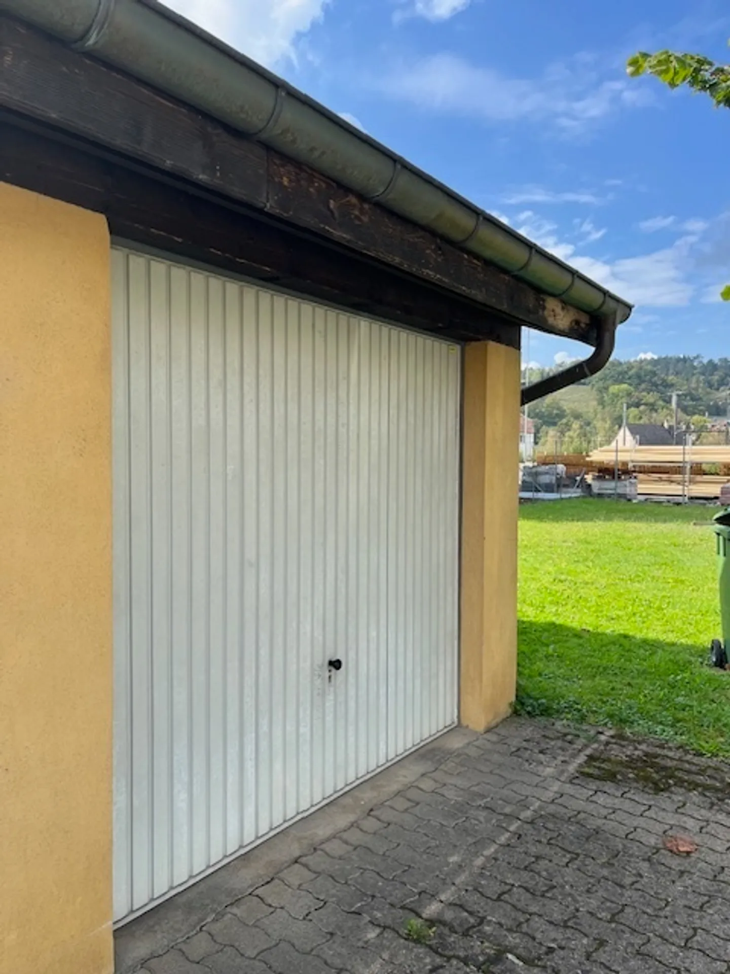 A closed garage - Photo 2 of 3