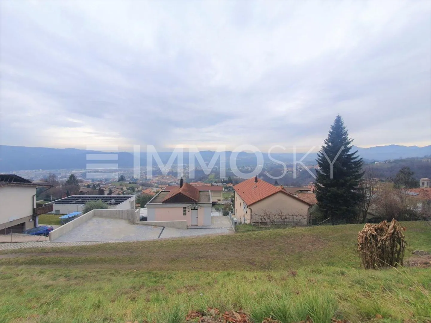 Per costruttori, edifica in zona residenziale con bella vista aperta - Photo 1 of 4