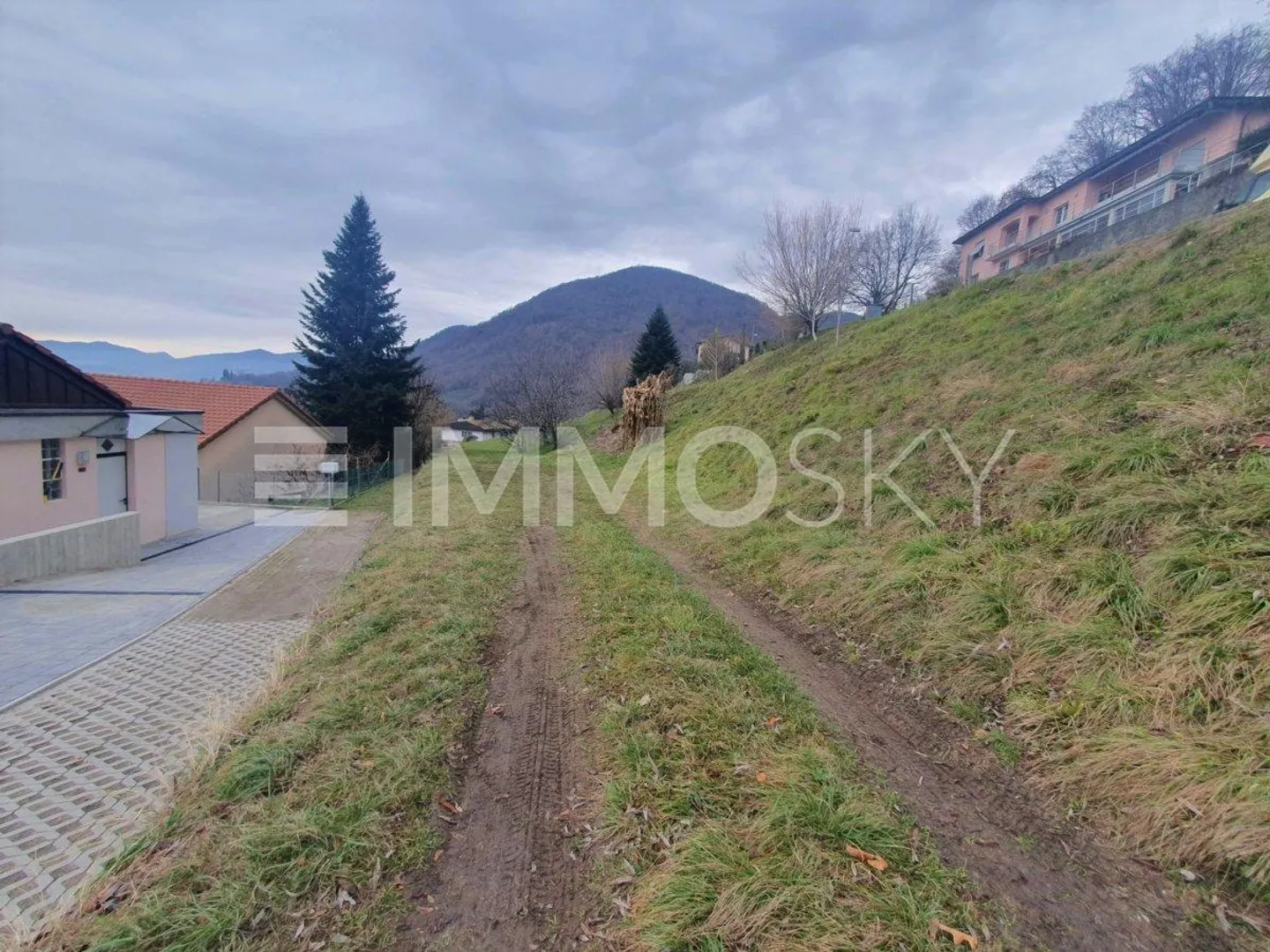 Per costruttori, edifica in zona residenziale con bella vista aperta - Photo 4 of 4