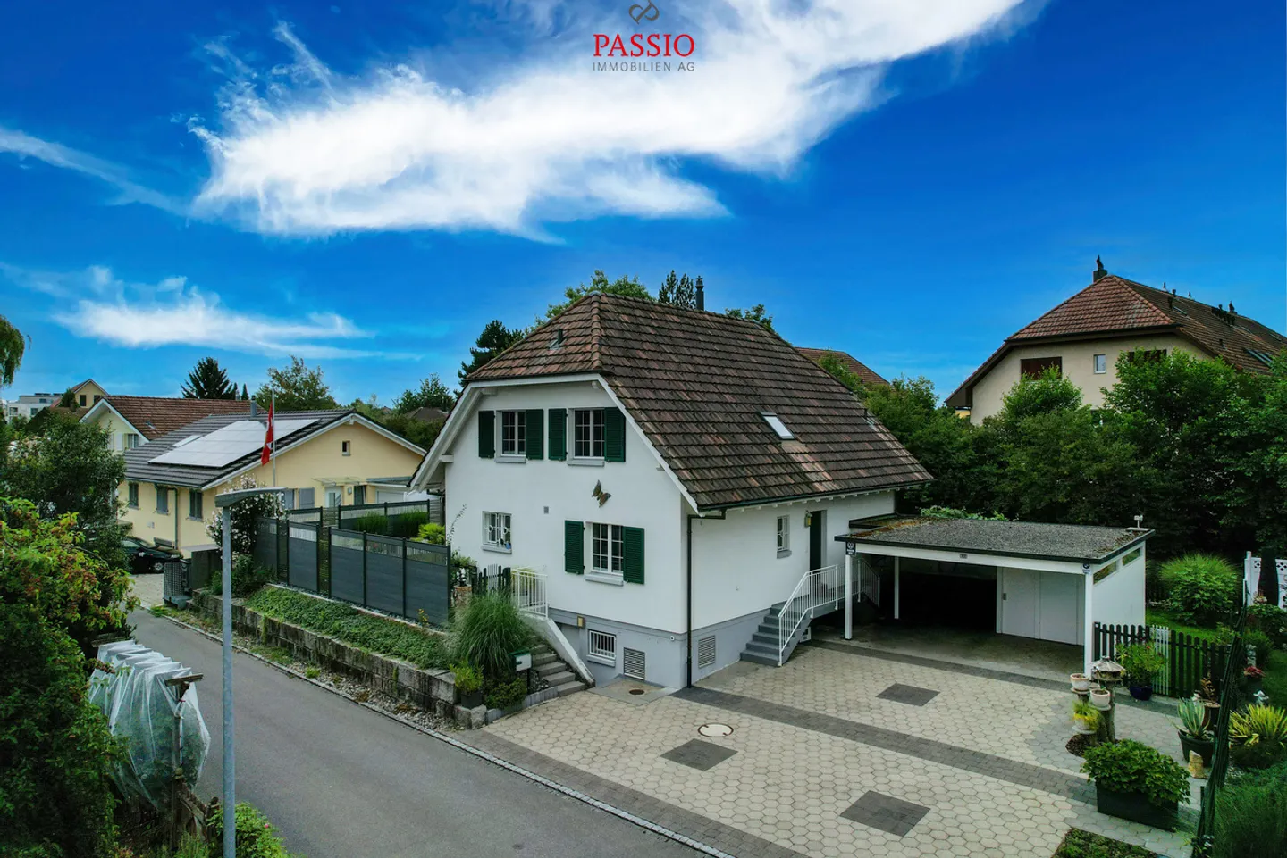 Well-maintained 6.5-room single-family house with garden idyll - Photo 1 of 44