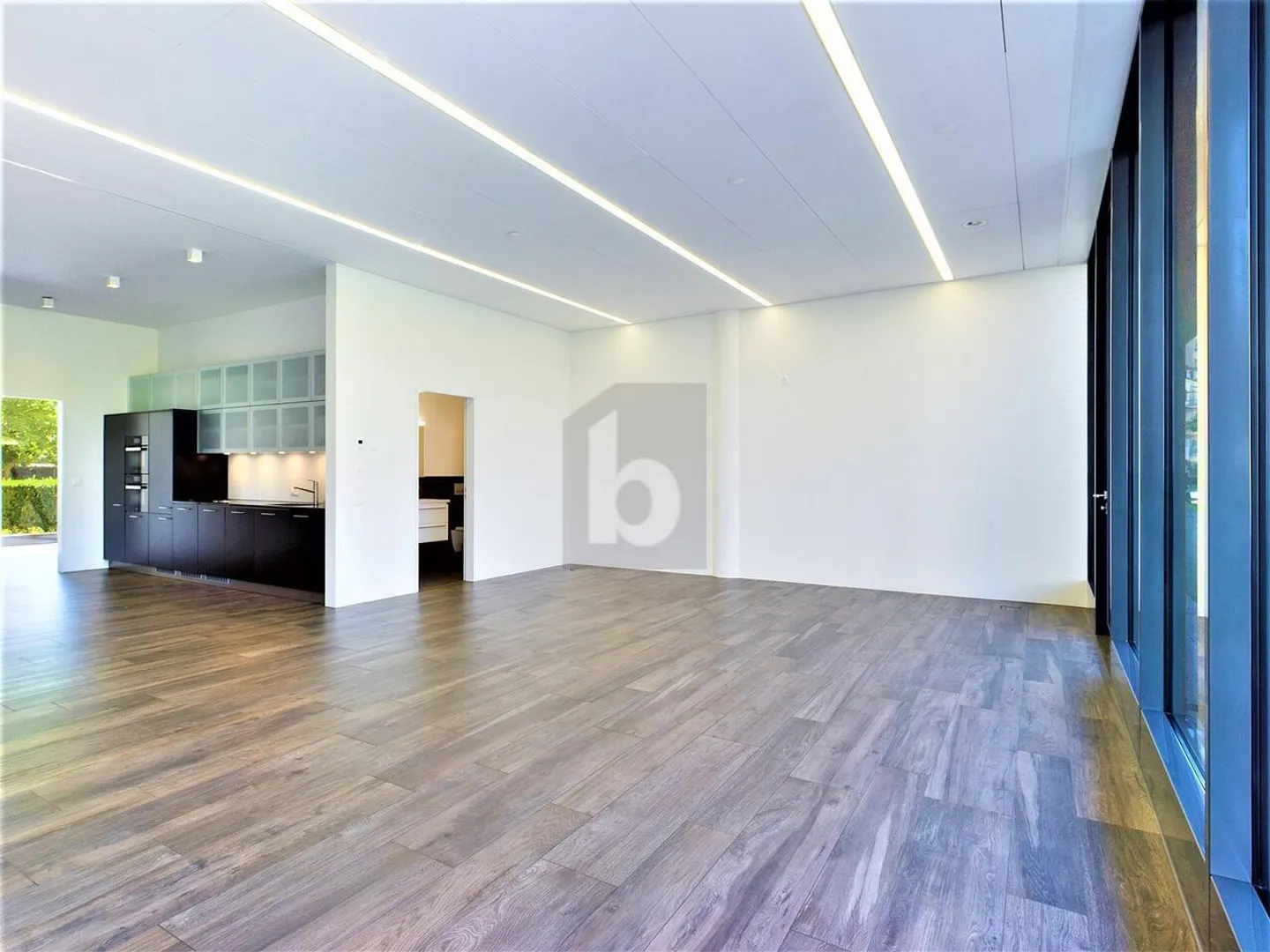 LIGHT-FLOODED IN A CENTRAL LOCATION - Photo 2 of 6