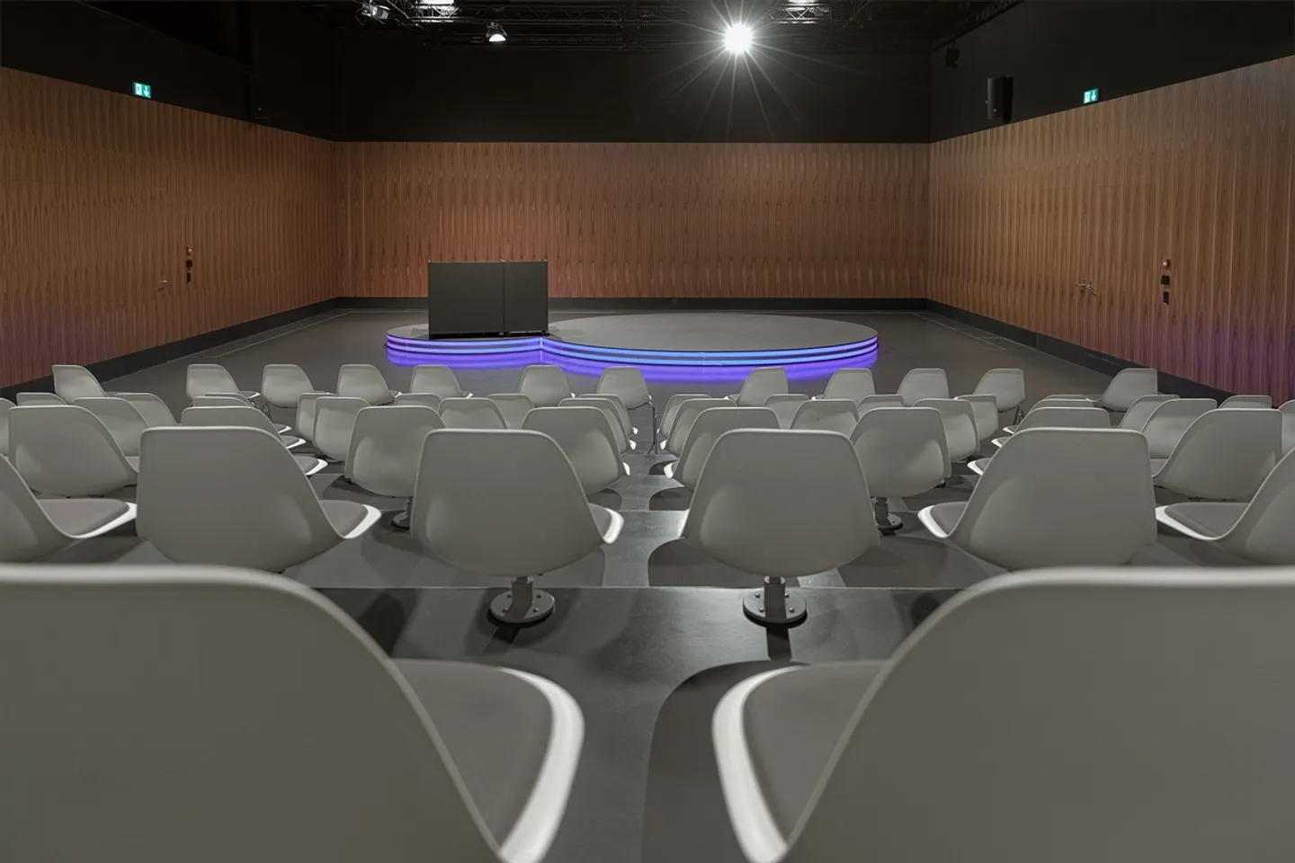 Bright office spaces with optimal service offerings - Photo 8 of 10
