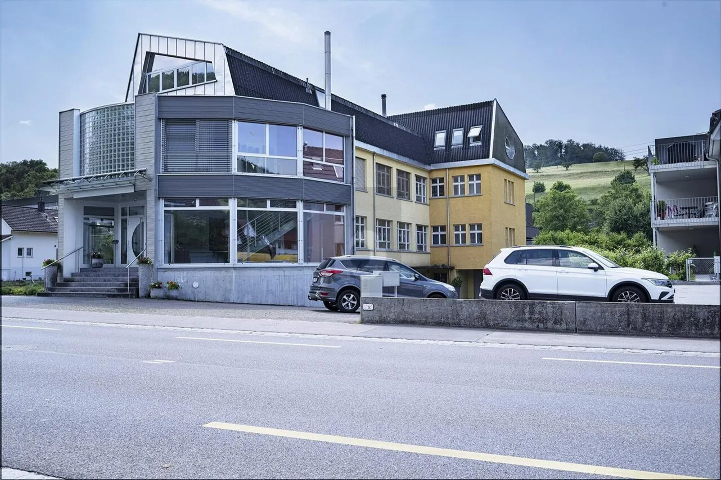 Moderne Büroräumlichkeiten in Tenniken - Foto 1 von 4