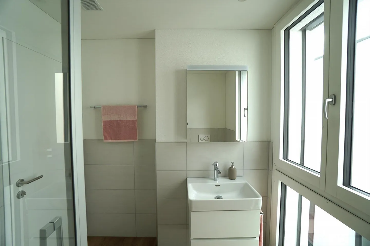 4.5 Zimmer-Attika Wohnung mit grosser Terrasse - Foto 8 von 16