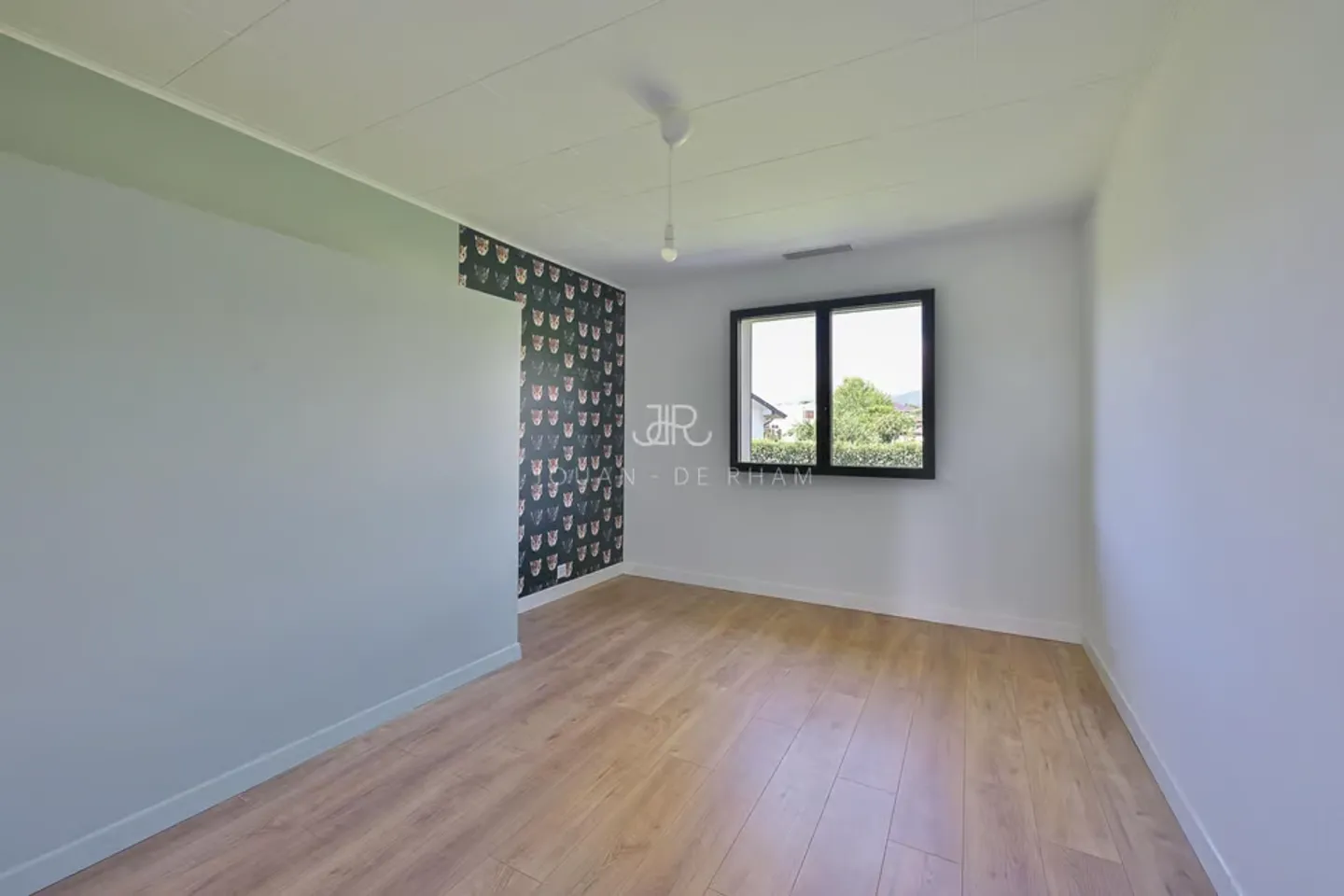 Crassier | Fully renovated family home - Photo 5 of 13