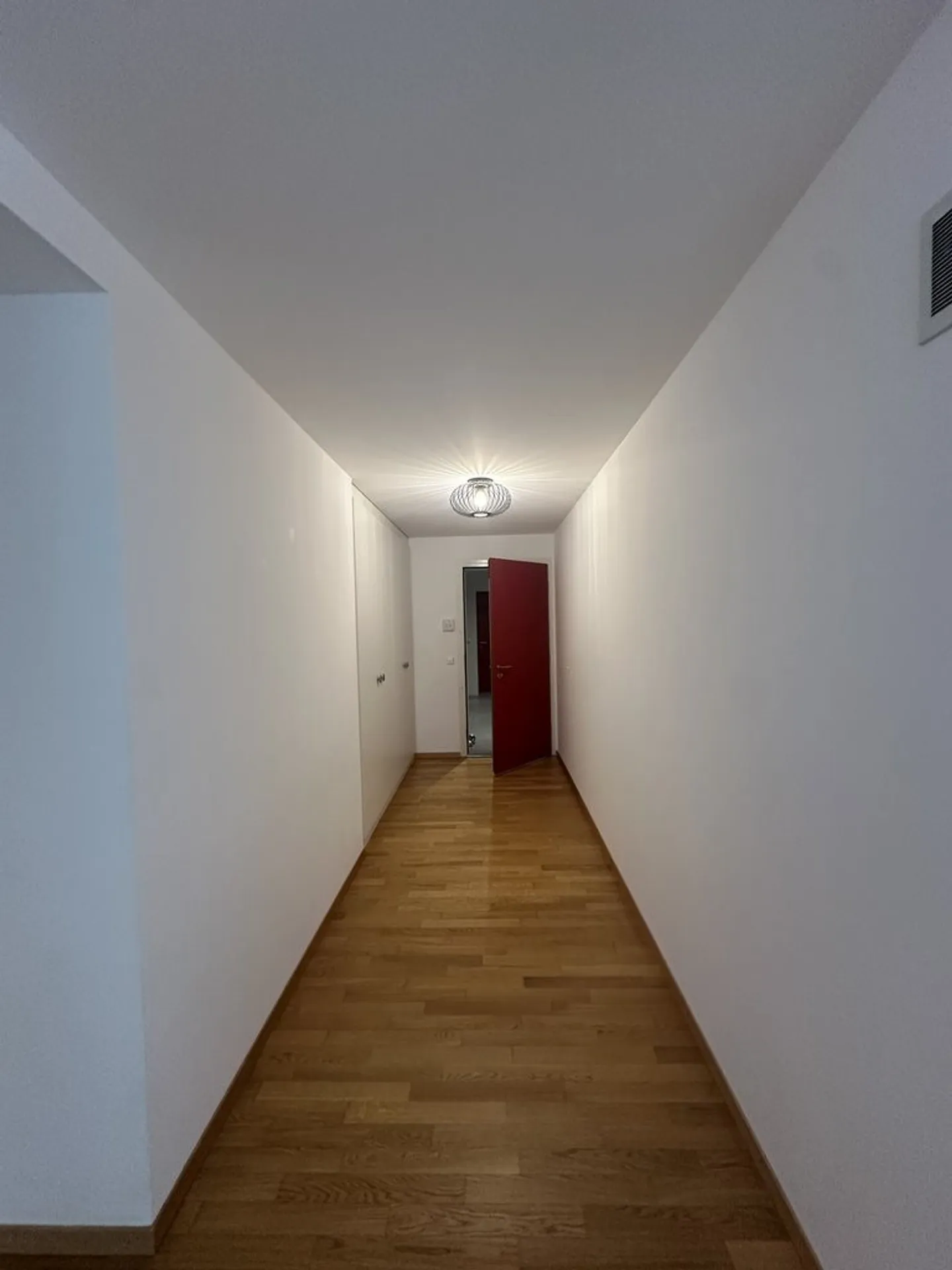 Stunning accommodation in a residential area in Rolle - Photo 3 of 12