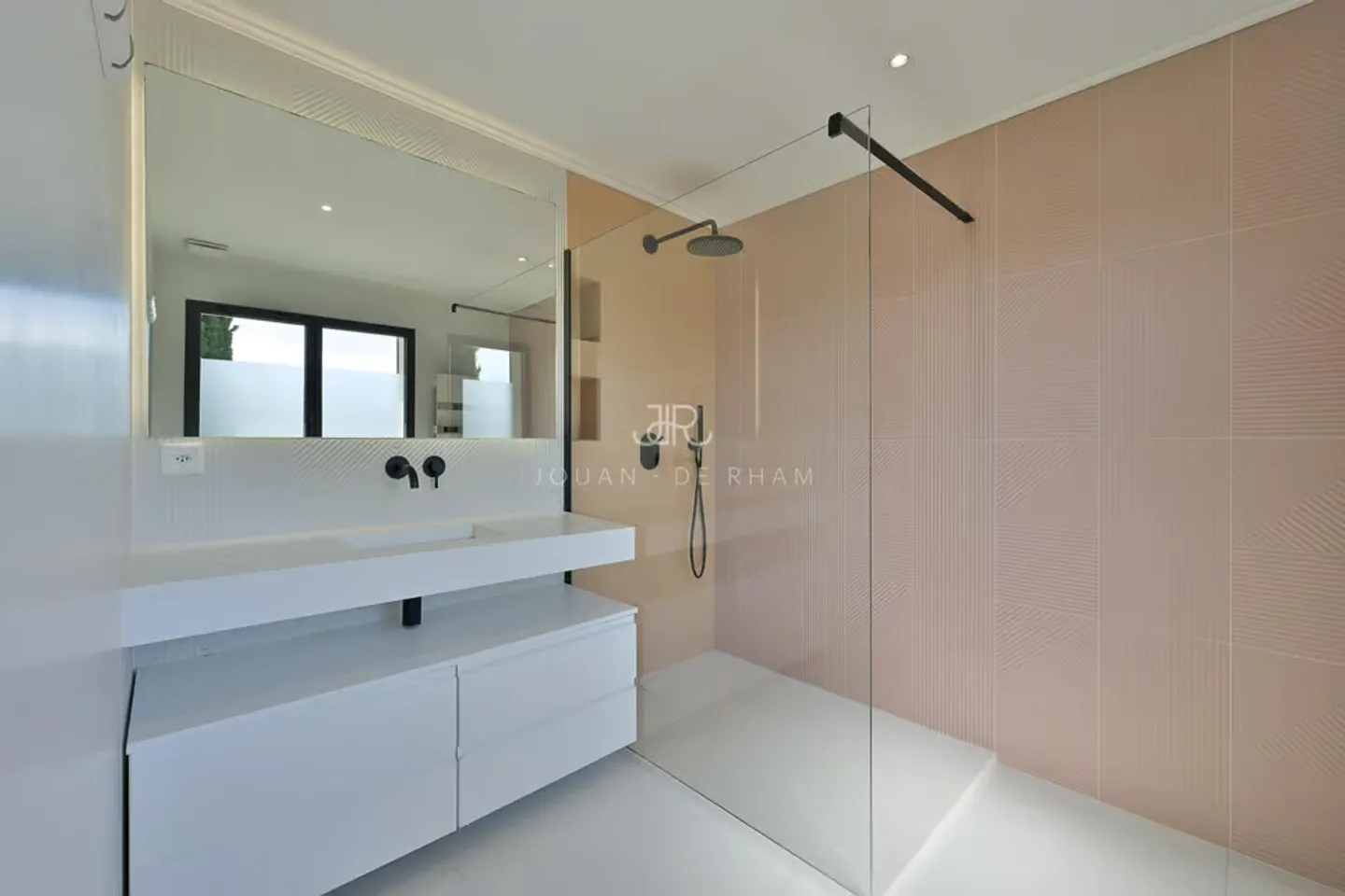 Crassier | Fully renovated family home - Photo 11 of 13
