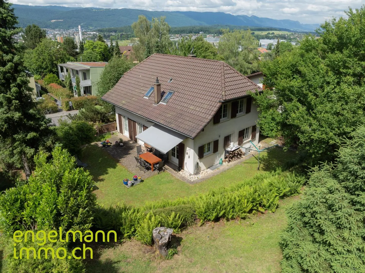 Casa unifamiliare con appartamento separato - Foto 2 di 13