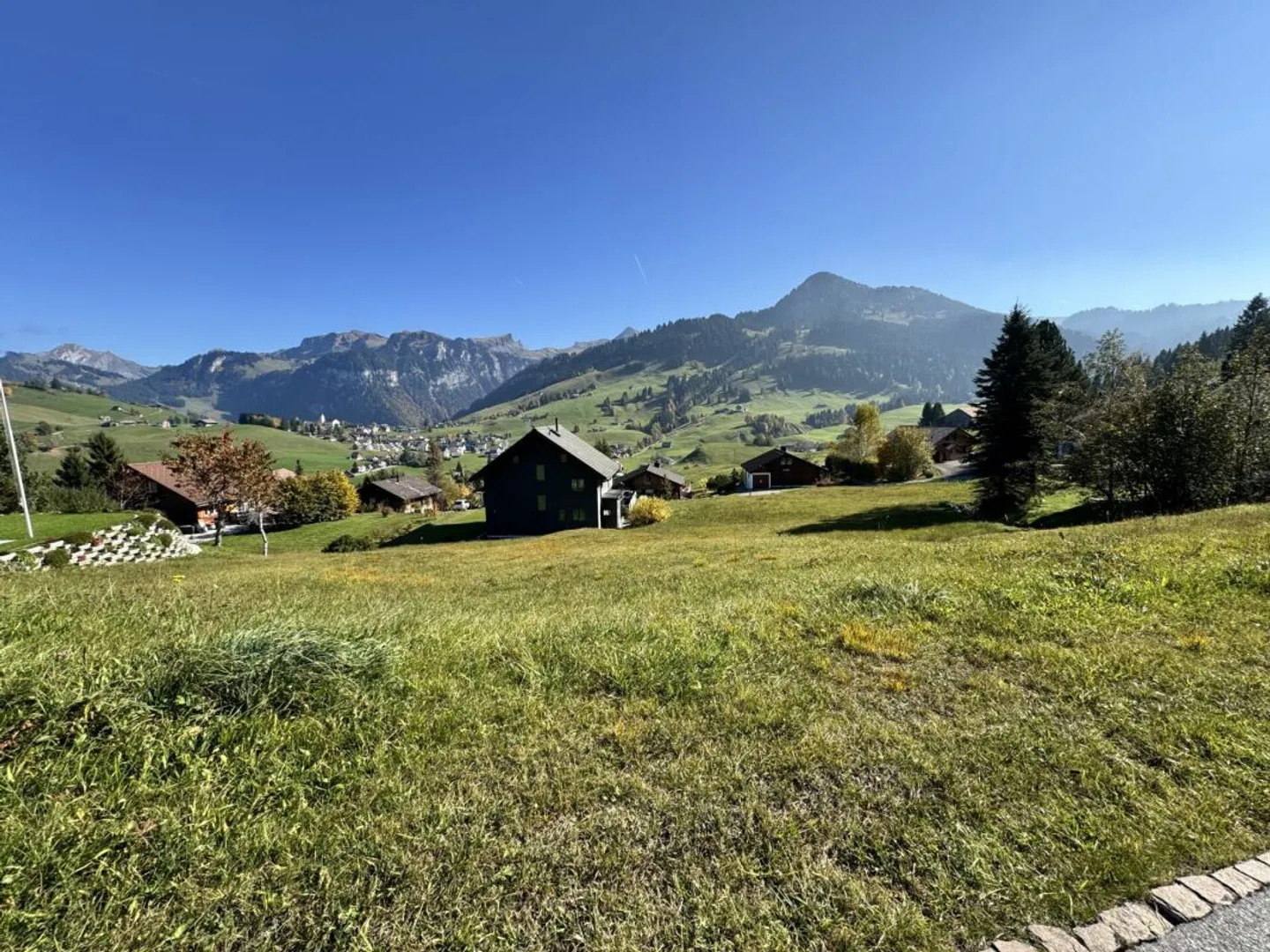 Nouvelle construction, maison individuelle de 5,5 pièces avec une vue magnifique - Photo 2 sur 3