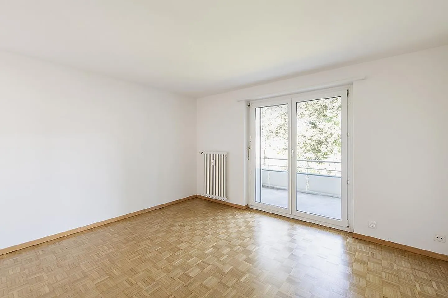 Spacious apartment in the best location - Photo 4 of 7