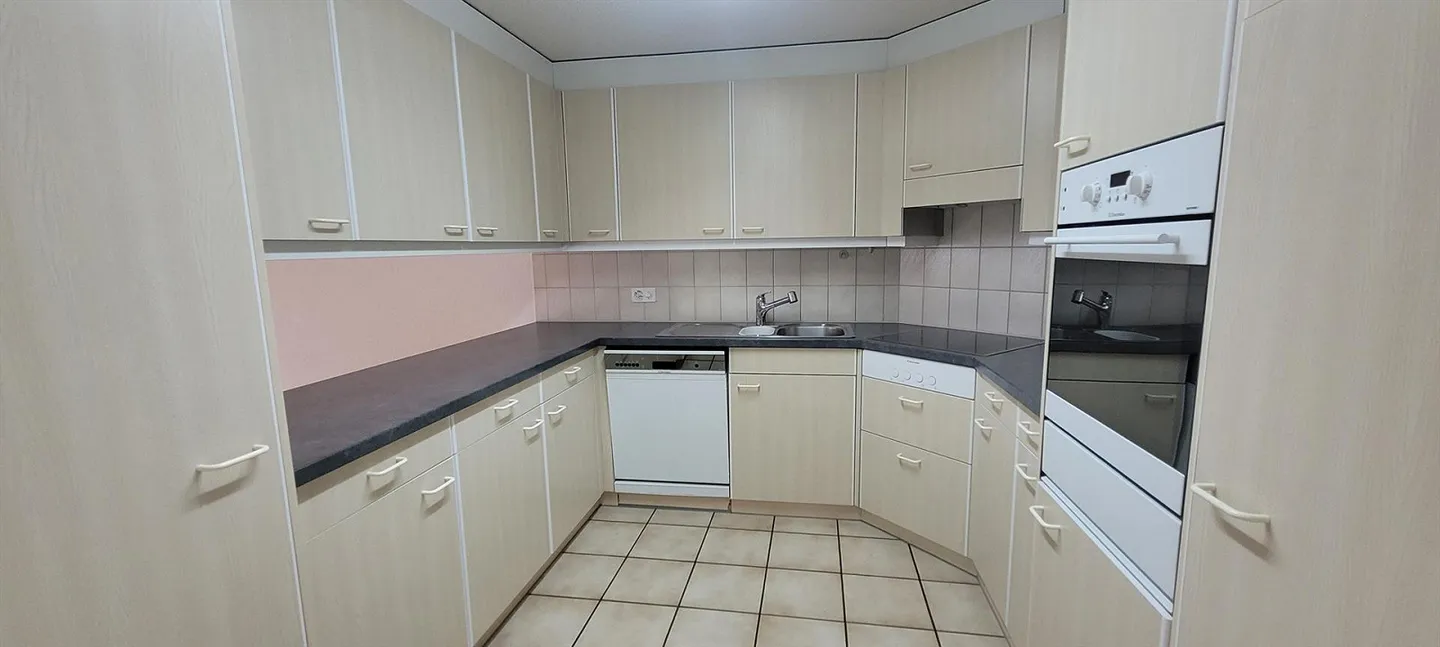 Grosszügige 4.5-Zimmerwohnung im 1. OG - Foto 5 von 8