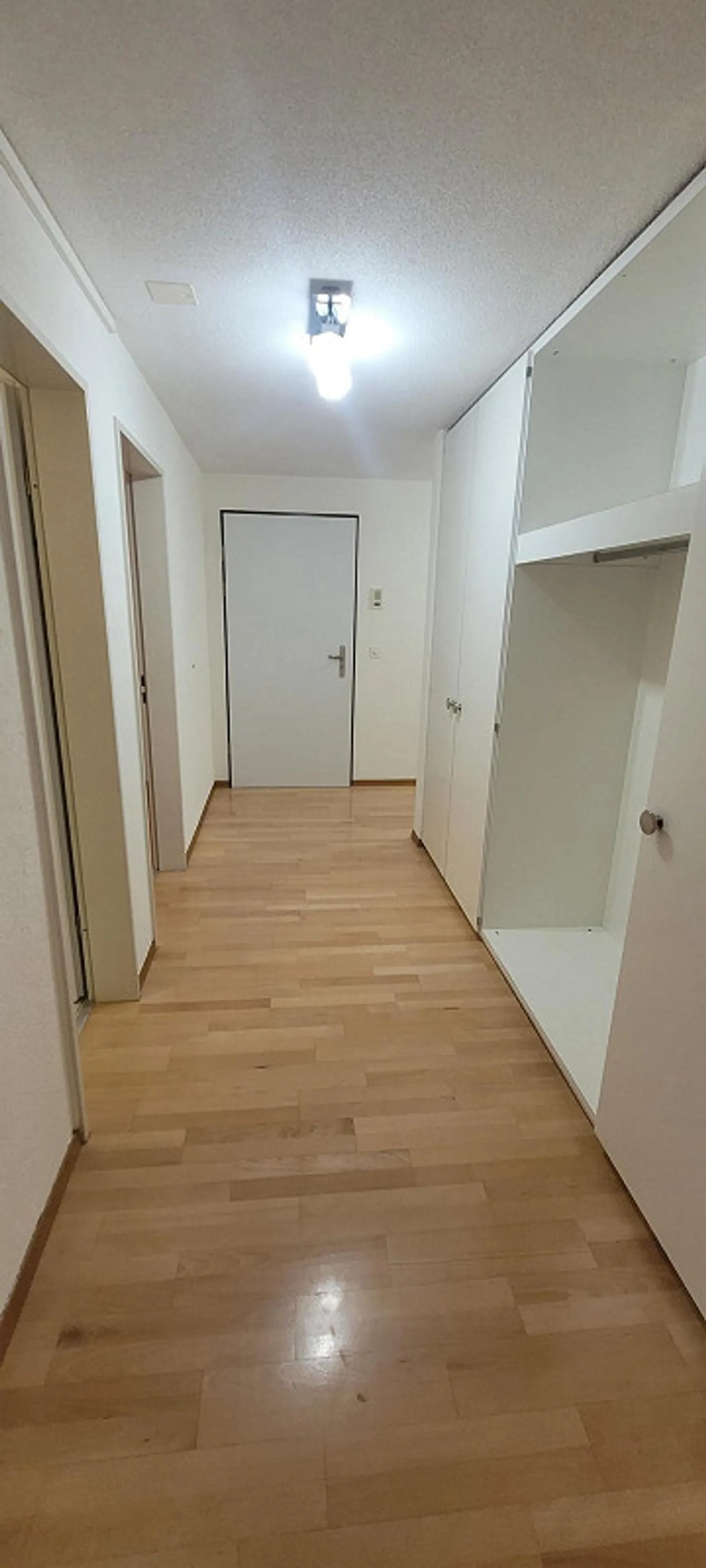 Grosszügige 4.5-Zimmerwohnung im 1. OG - Foto 8 von 8