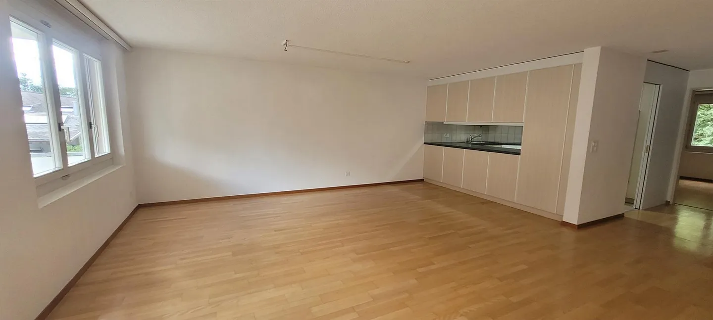 Grosszügige 4.5-Zimmerwohnung im 1. OG - Foto 3 von 8