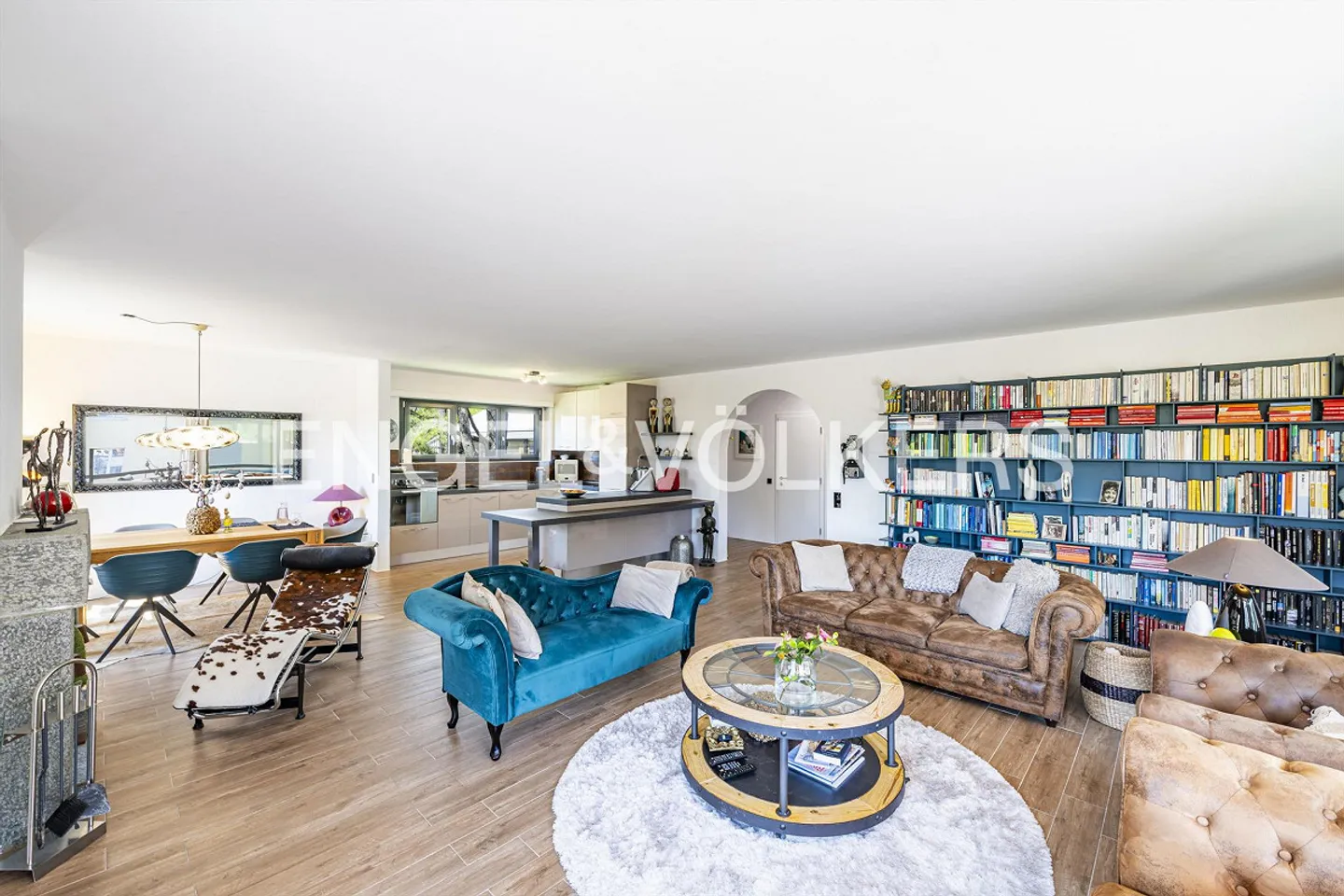 Penthouse with outdoor pool (62a) - Photo 3 of 13