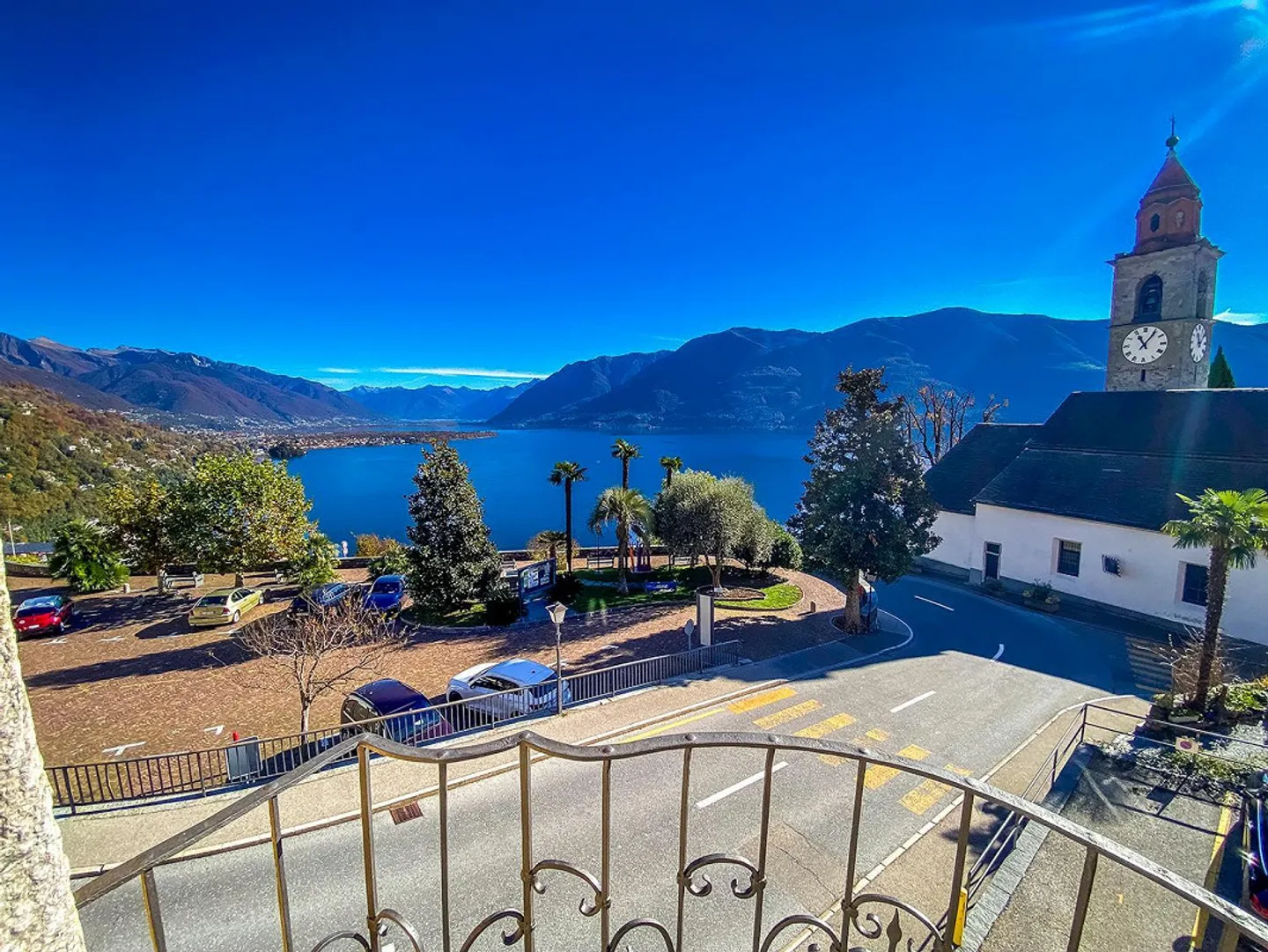 Apartment with Lake View at the Piazza of Ronco sopra Ascona - Photo 1 of 20