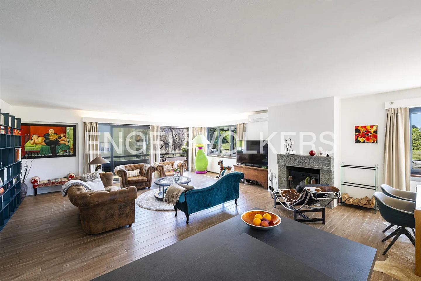 Penthouse with outdoor pool (62a) - Photo 4 of 13