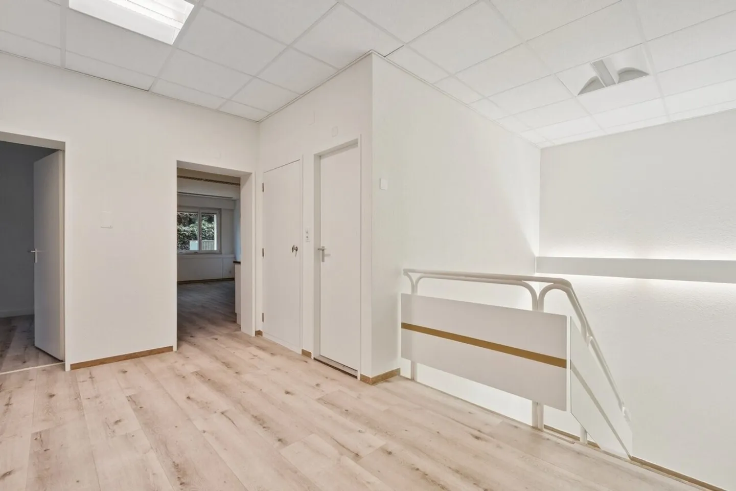 Commercial à louer - Photo 2 sur 13