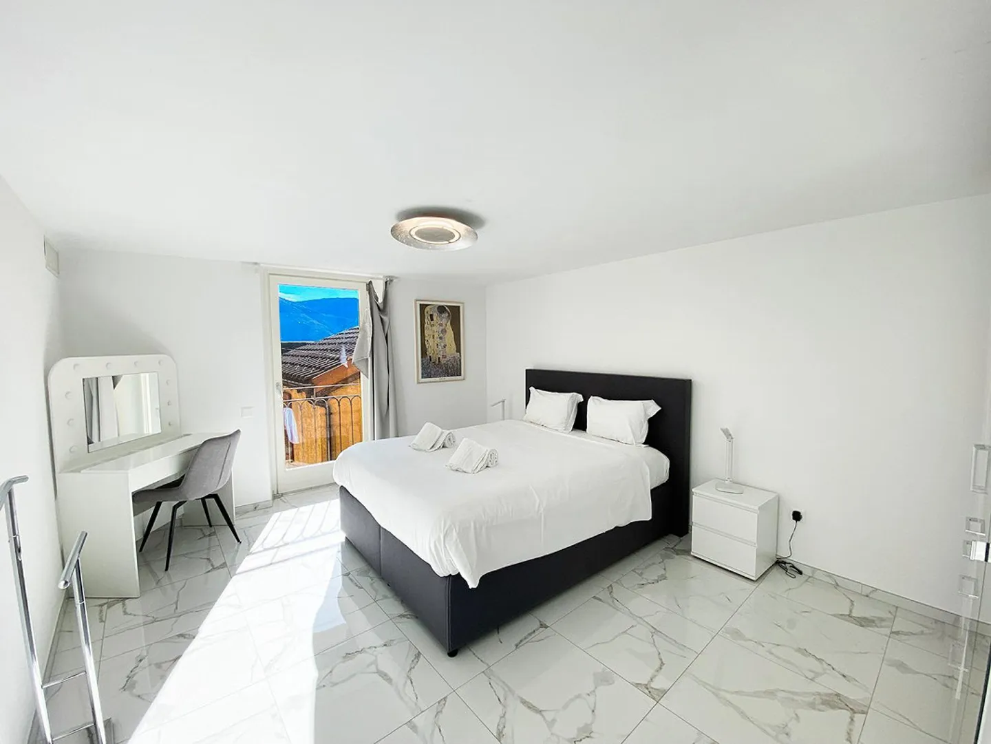 Apartment with Lake View at the Piazza of Ronco sopra Ascona - Photo 5 of 20