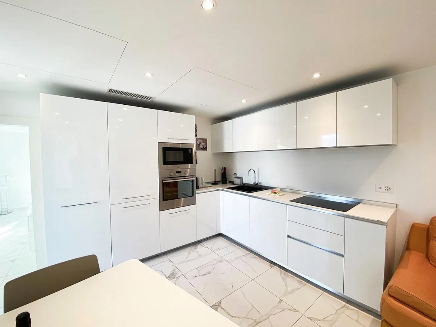 Apartment with Lake View at the Piazza of Ronco sopra Ascona - Photo 9 of 20