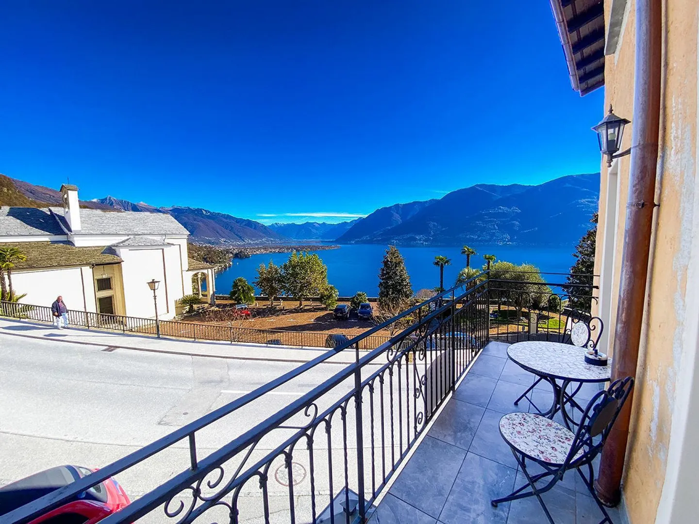 Apartment with Lake View at the Piazza of Ronco sopra Ascona - Photo 10 of 20