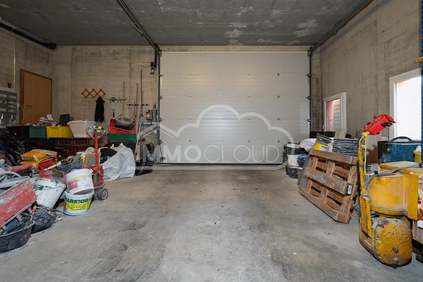 Mixed-use building - Photo 4 of 5