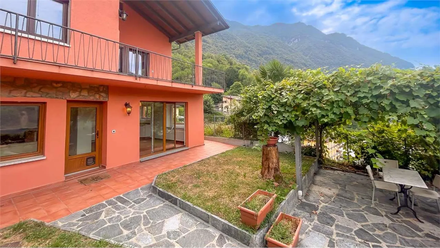 Villa Plurifamiliare con Vista Lago - Foto 3 di 13