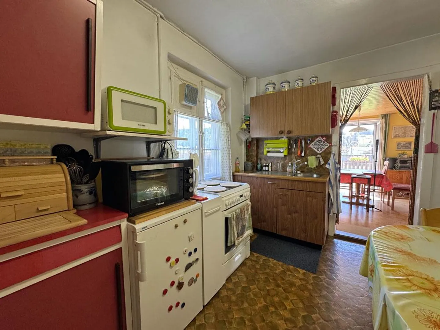 Single-family house full of possibilities - Photo 3 of 14