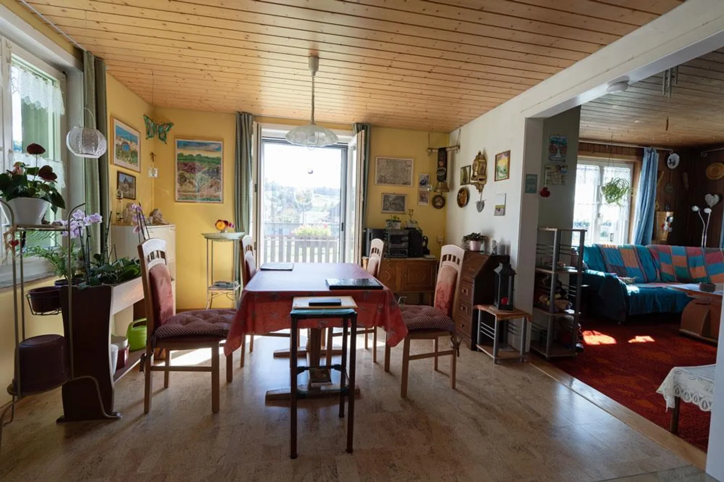 Single-family house full of possibilities - Photo 4 of 14