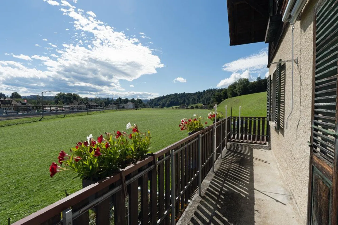 Single-family house full of possibilities - Photo 8 of 14