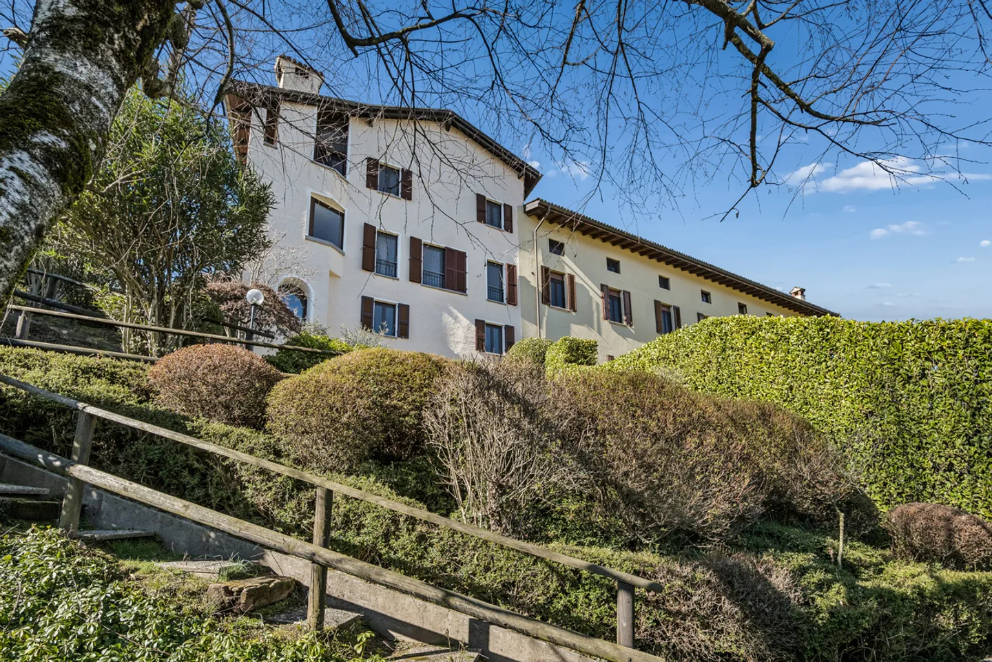 Charming townhouse with garden and enchanting lake view - Photo 1 of 11