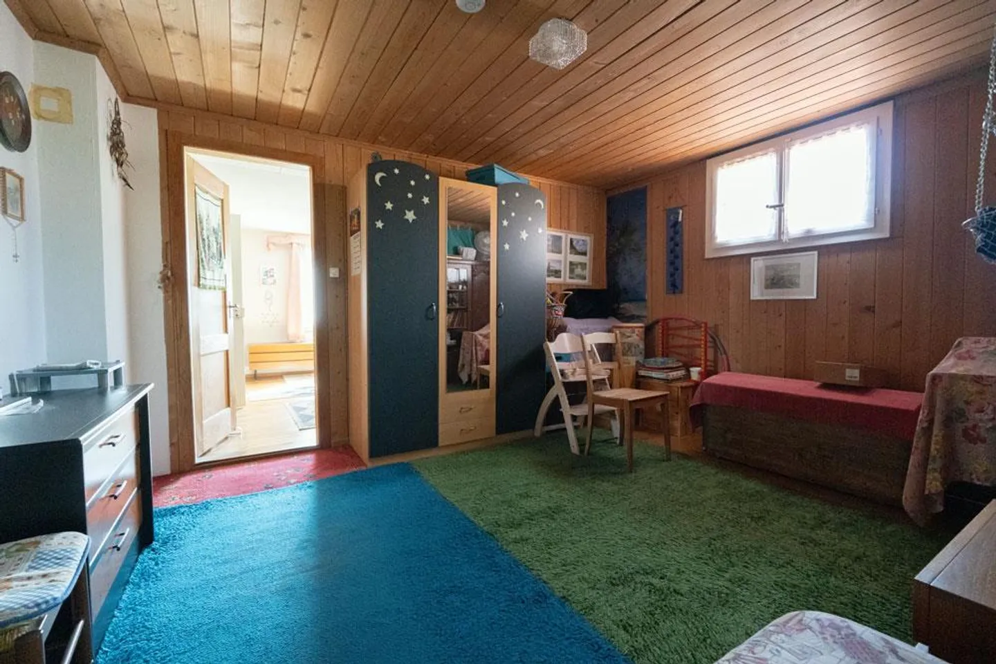 Single-family house full of possibilities - Photo 10 of 14