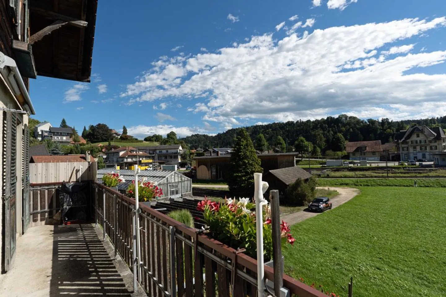 Single-family house full of possibilities - Photo 12 of 14