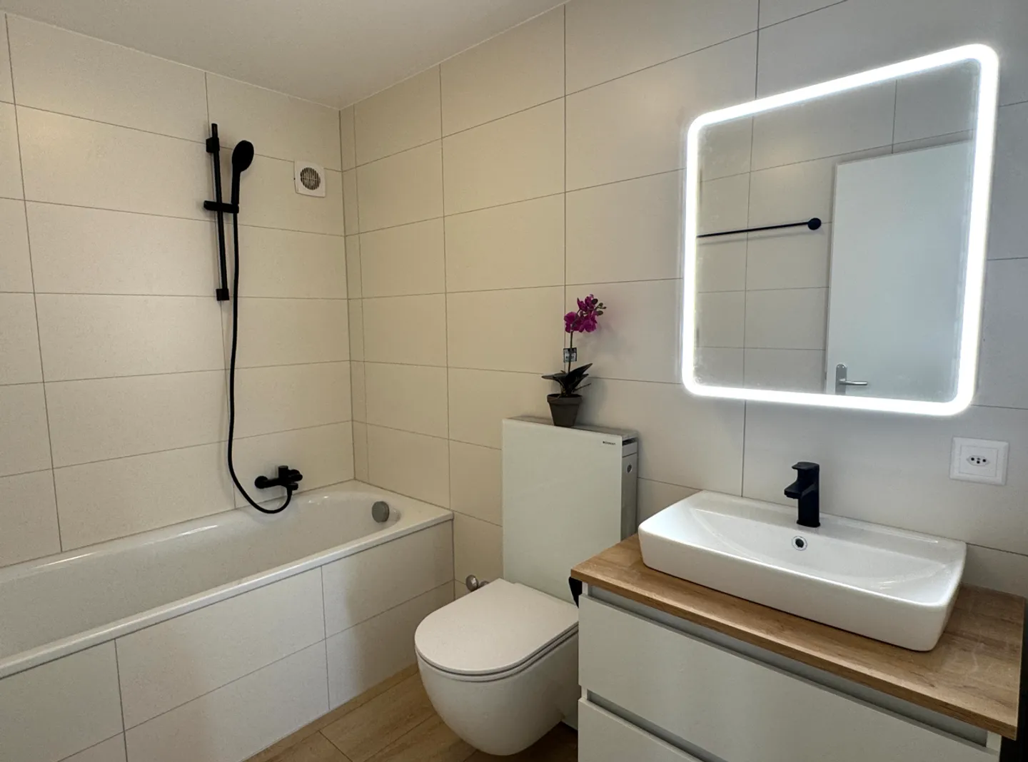 Appartement rénové avec jardin - Photo 3 sur 7
